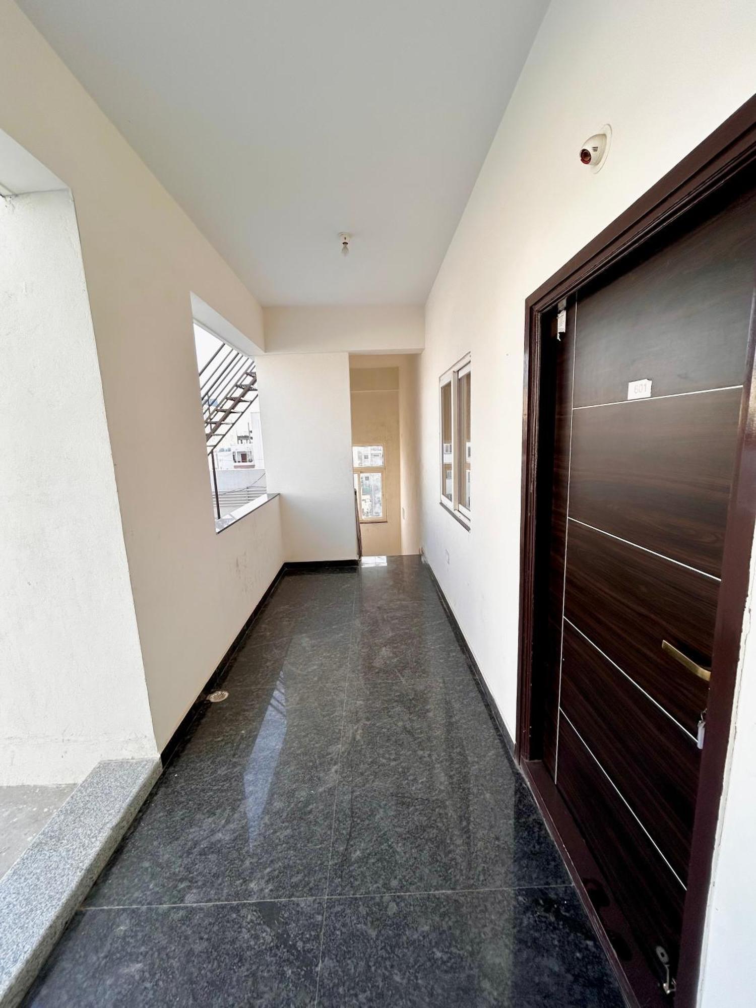 Mee Homes Madhapur Family Fully Furnished 2 Bhk Premium Flats Pent House * Hyderabad