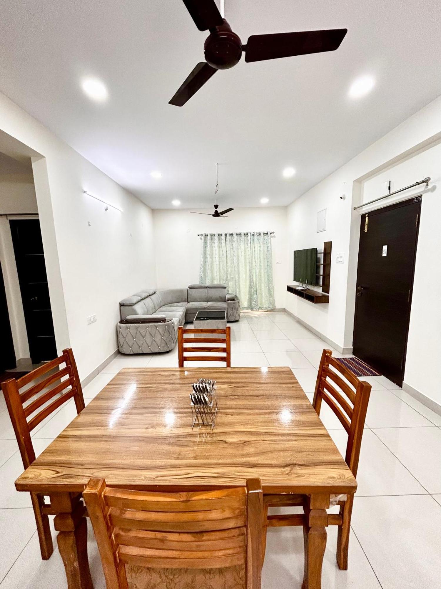 Mee Homes Madhapur Family Fully Furnished 2 Bhk Premium Flats Pent House *